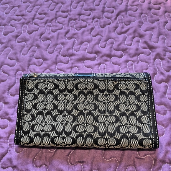 Coach Signature Large Wallet - Picture 3 of 7